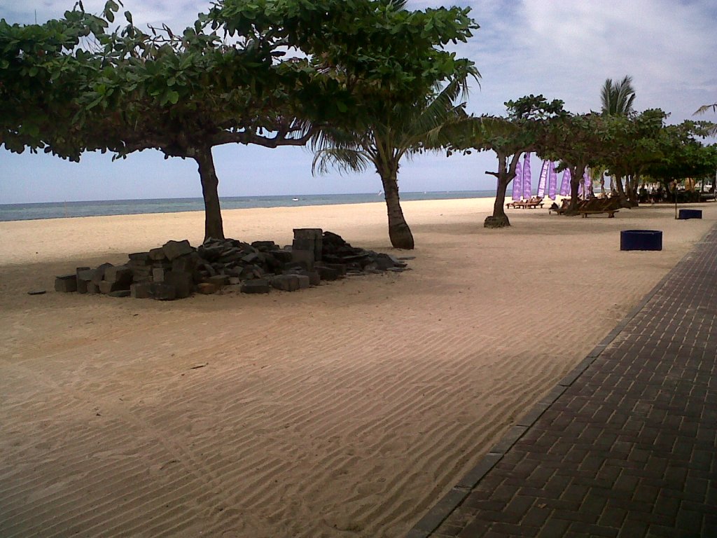 Pantai di depan Hotel tempat pertemuan, Sanur - Bali